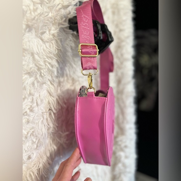 🩷🩷NWT-  Betsey Johnson, Luv Betsey, Quilted Heart-Shaped Crossbody Bag🩷🩷 - Picture 8 of 11